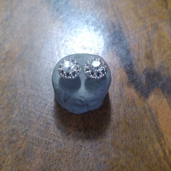 Medium Crystal Rhinestone Solitaire Stud Earrings - Picture 4 of 6